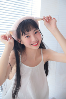 两个奶头被吃得又翘又硬动态图