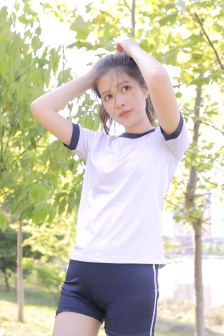 我故意没有穿内裤坐公车让人吊